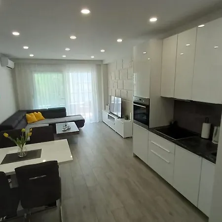 Lux Antonija Apartment *