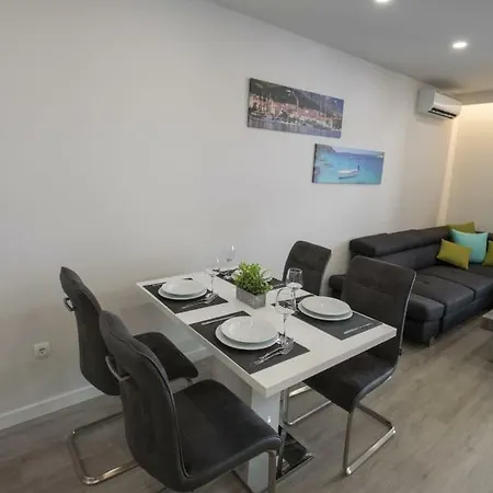 Lux Antonija Apartment *